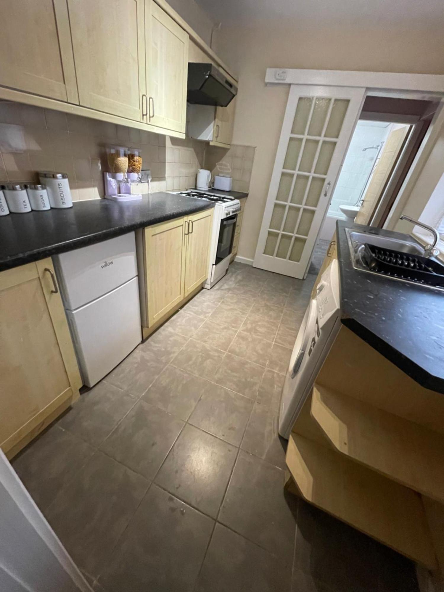 Lovely 4 Bedroom Victorian House With Back Courtyard Stoke-on-Trent