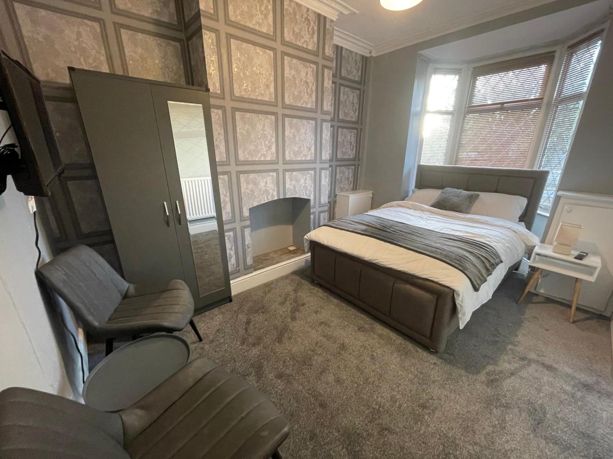 Holiday home Lovely 4 Bedroom Victorian House With Back Courtyard
