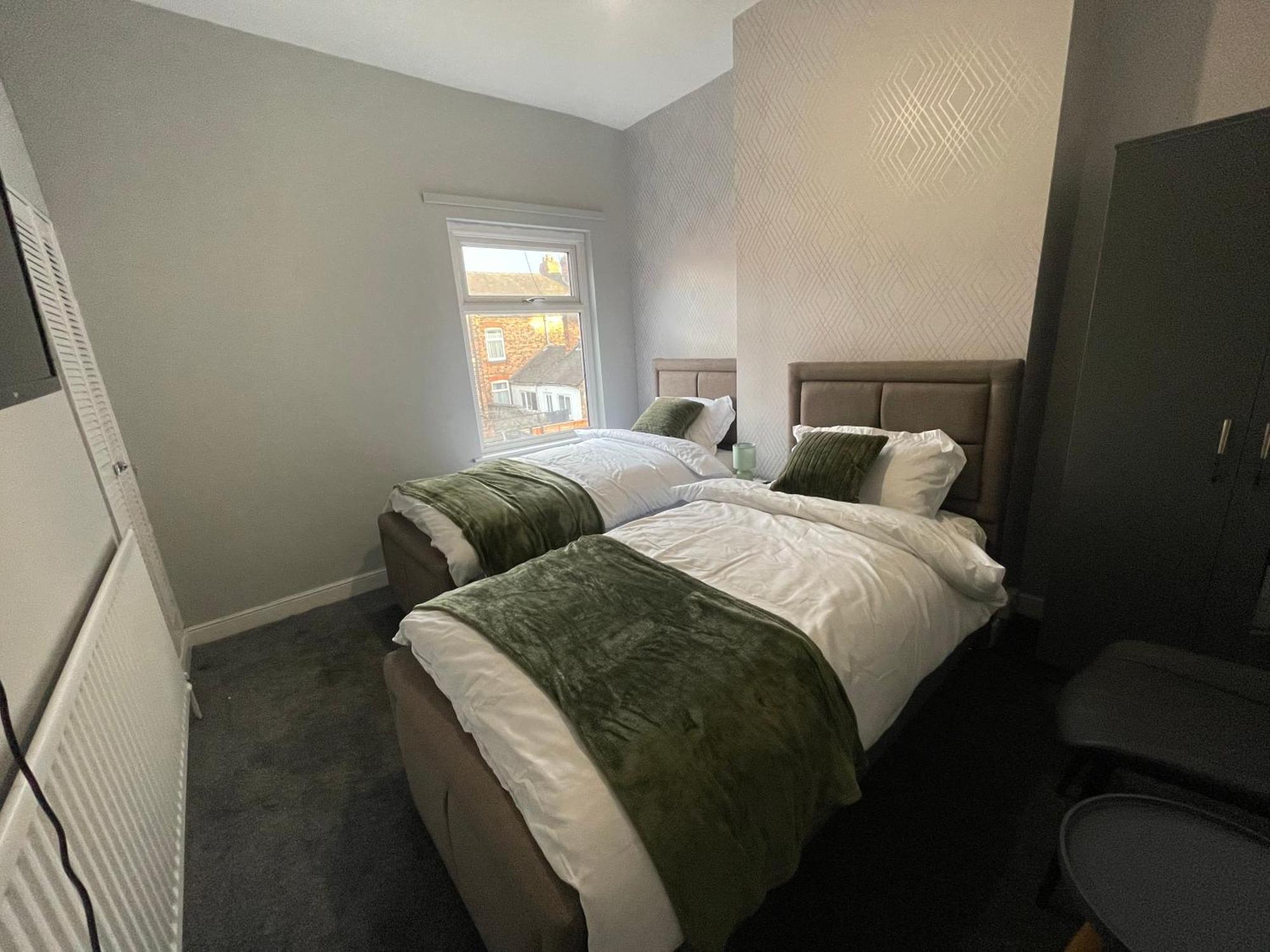 Lovely 4 Bedroom Victorian House With Back Courtyard Vakantiehuis *